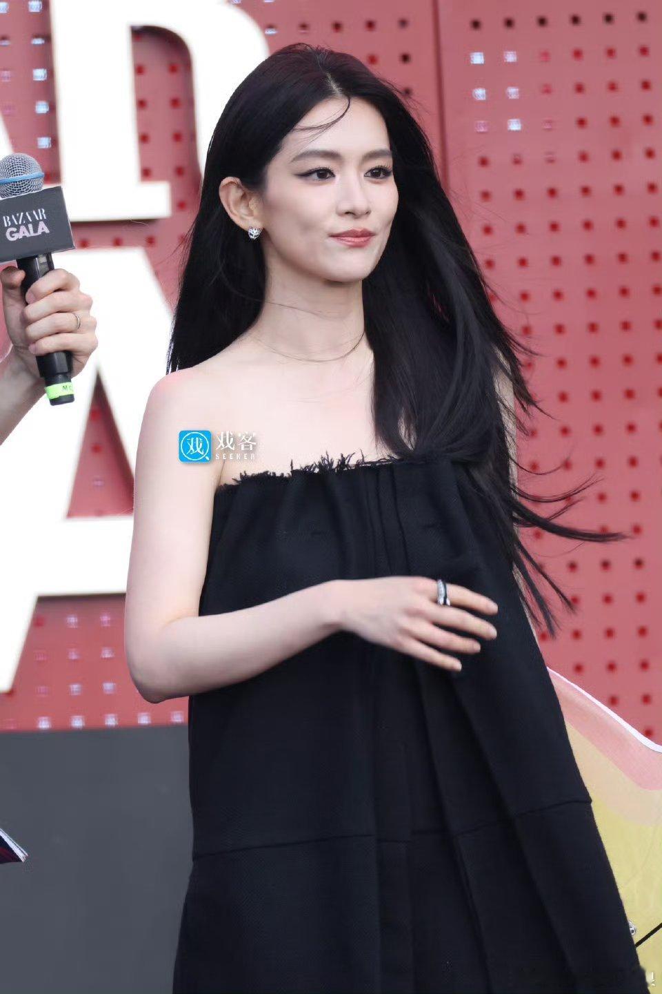 芭莎之夜红毯第一波生图：陈昊宇，田曦薇，卢昱晓，章若楠，喻言，刘宇，米卡！来看看