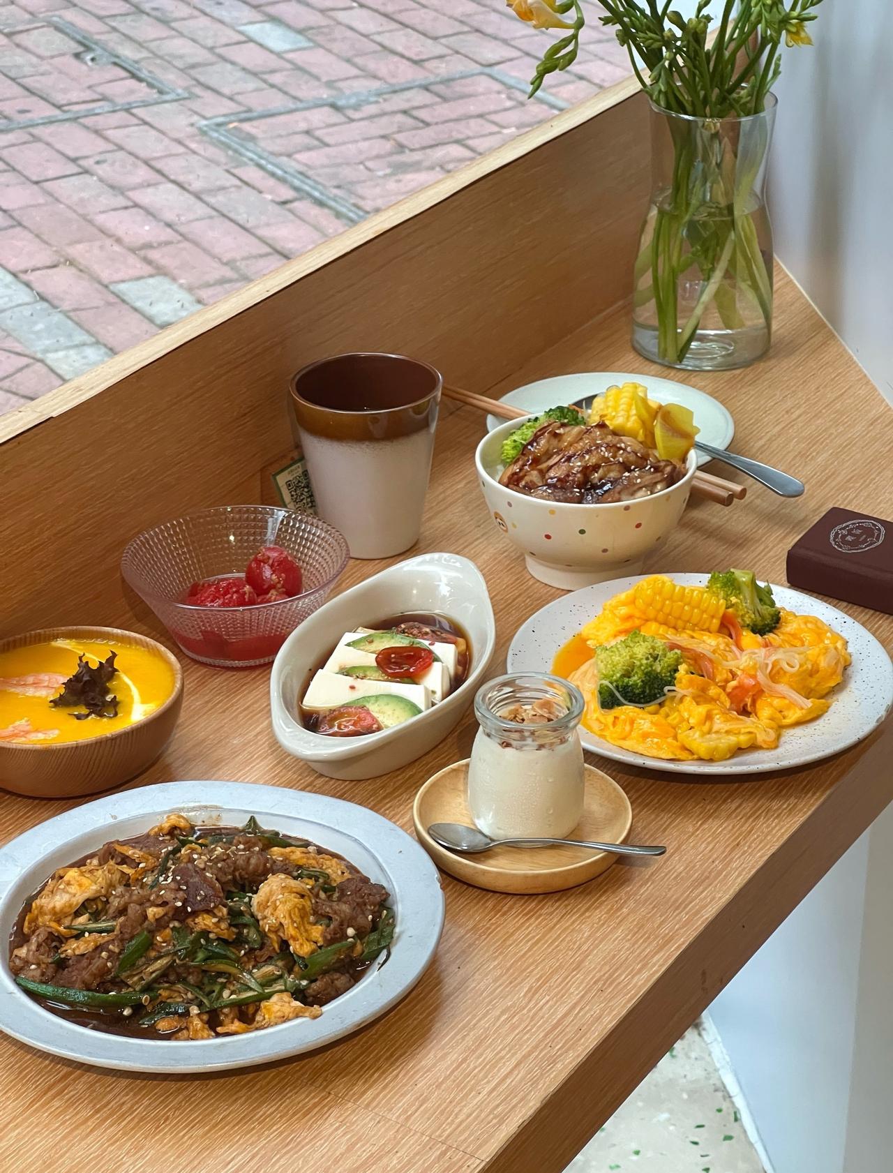 广州适合一人食的温馨住家饭🥢
📍广州 明日家庭料理(珠江新城店)
氛围很温馨