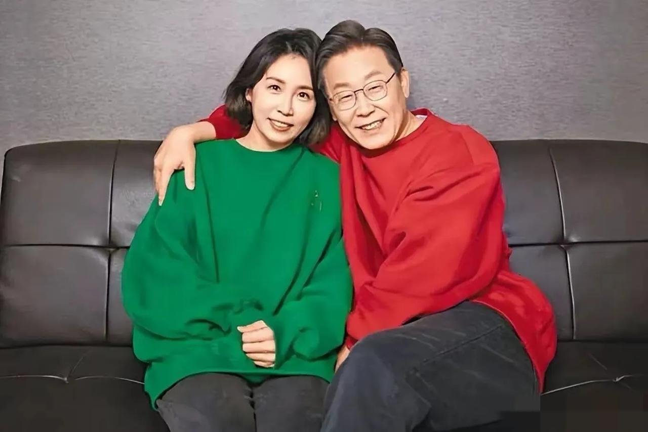 李在明当选，给所有男人上了一课！
那就是一定要爱老婆！
选择了伴侣，就终身不离不