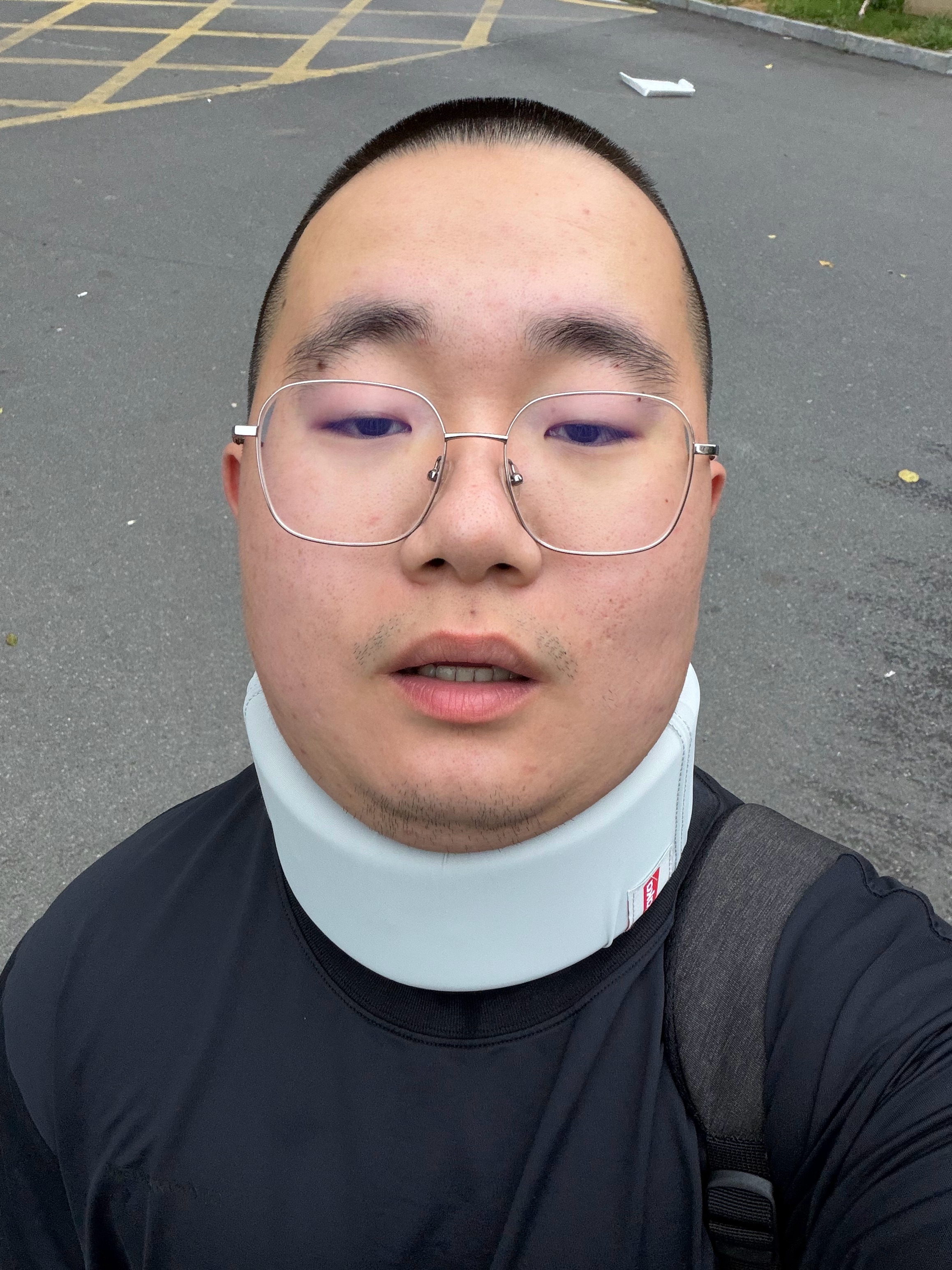 熬通宵拍了个超长节目（特么待会儿还得剪）之后又要赶早班机出差，我现在就这个半死不