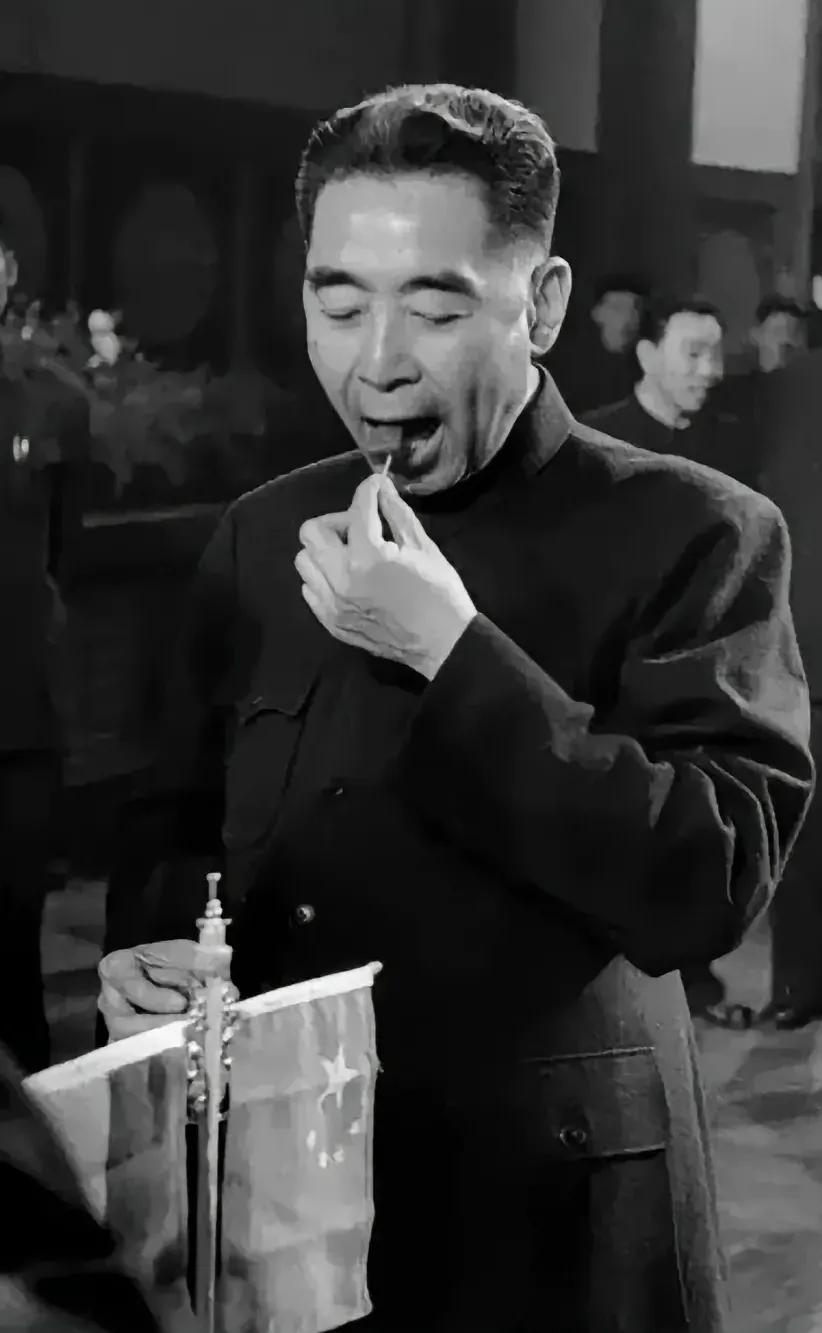 海棠依旧香如故，音容笑貌今犹在！