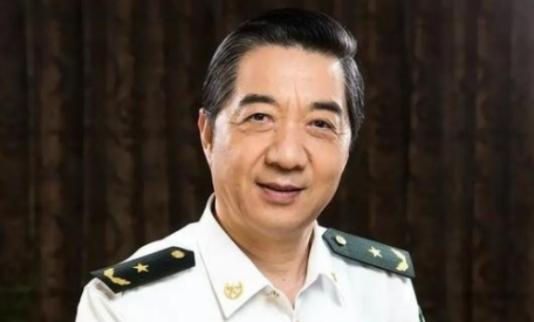 谢谢你张召忠！你真是伟大的预言家！2015年你就说过：“美国啥也不干，让东方大国