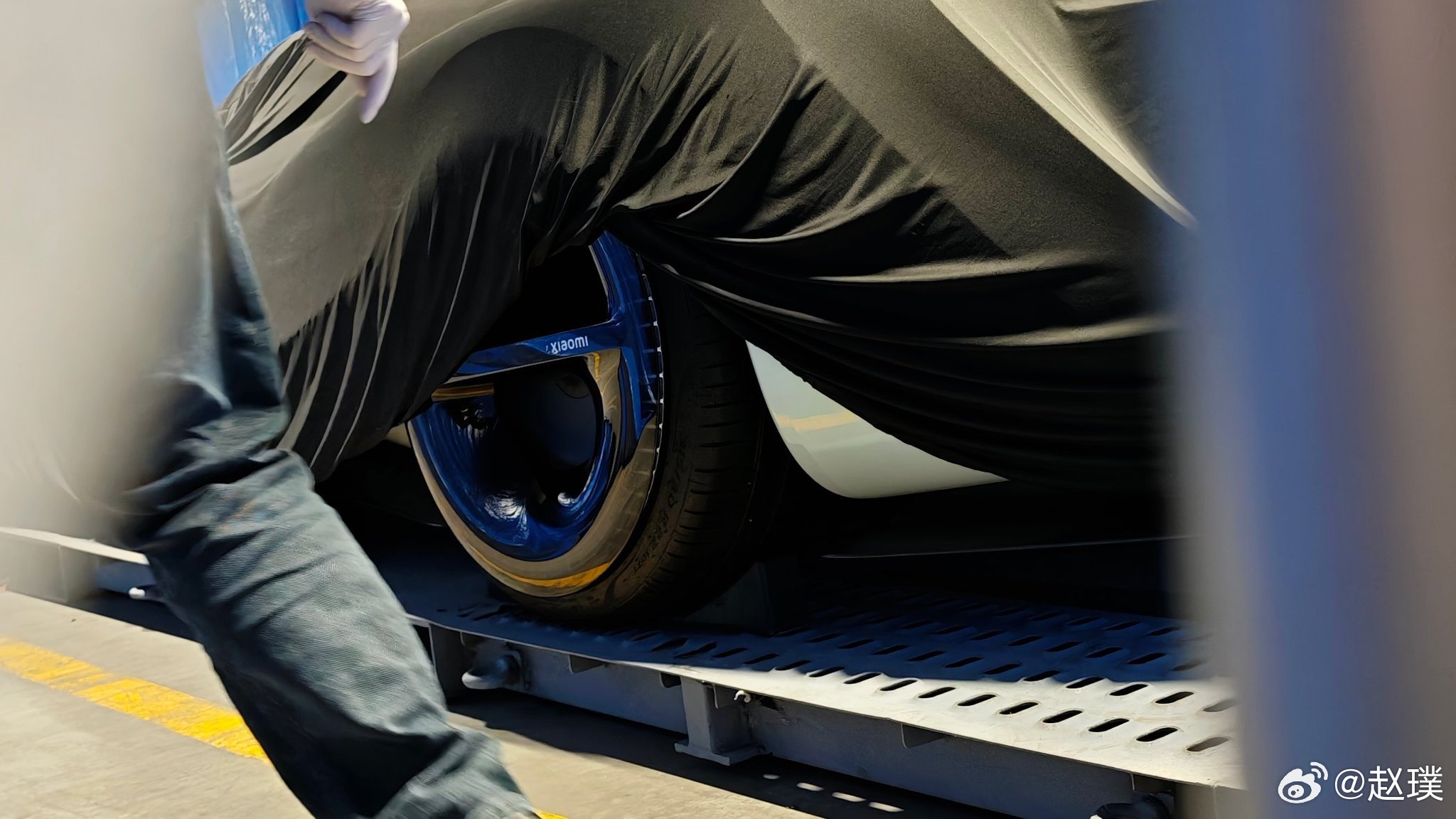 小米汽车预告图小米超跑要来了？昨天外网就有爆料，在巴塞罗那拍到了小米全新跑车实车