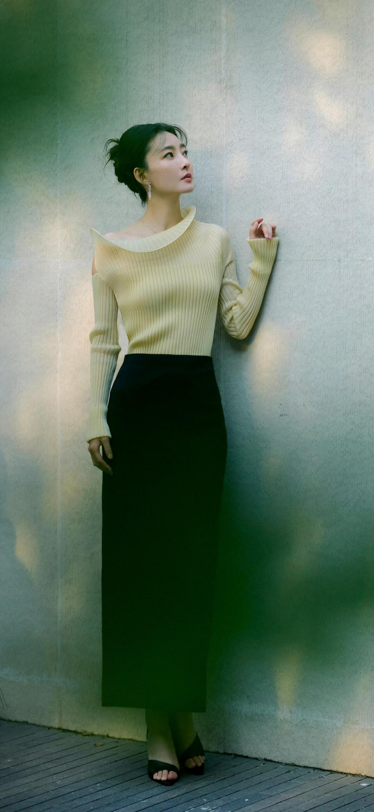 壁纸 
王丽坤真的美到我心坎里了！她就像自带氛围感的高级女头，每一个瞬间都美得让