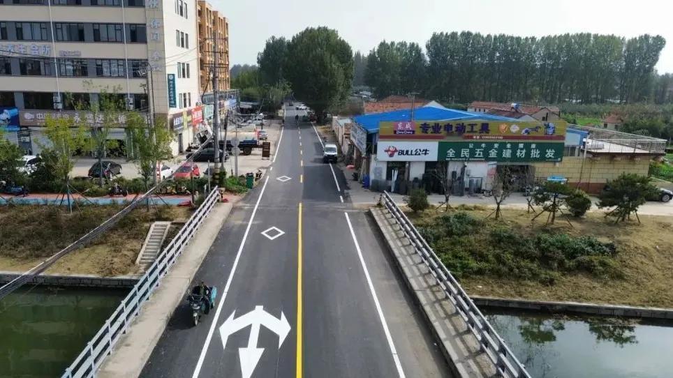近日，S312张海线青岛崔家滩至泊里段大中修工程实现主体完工。S312张海线崔家