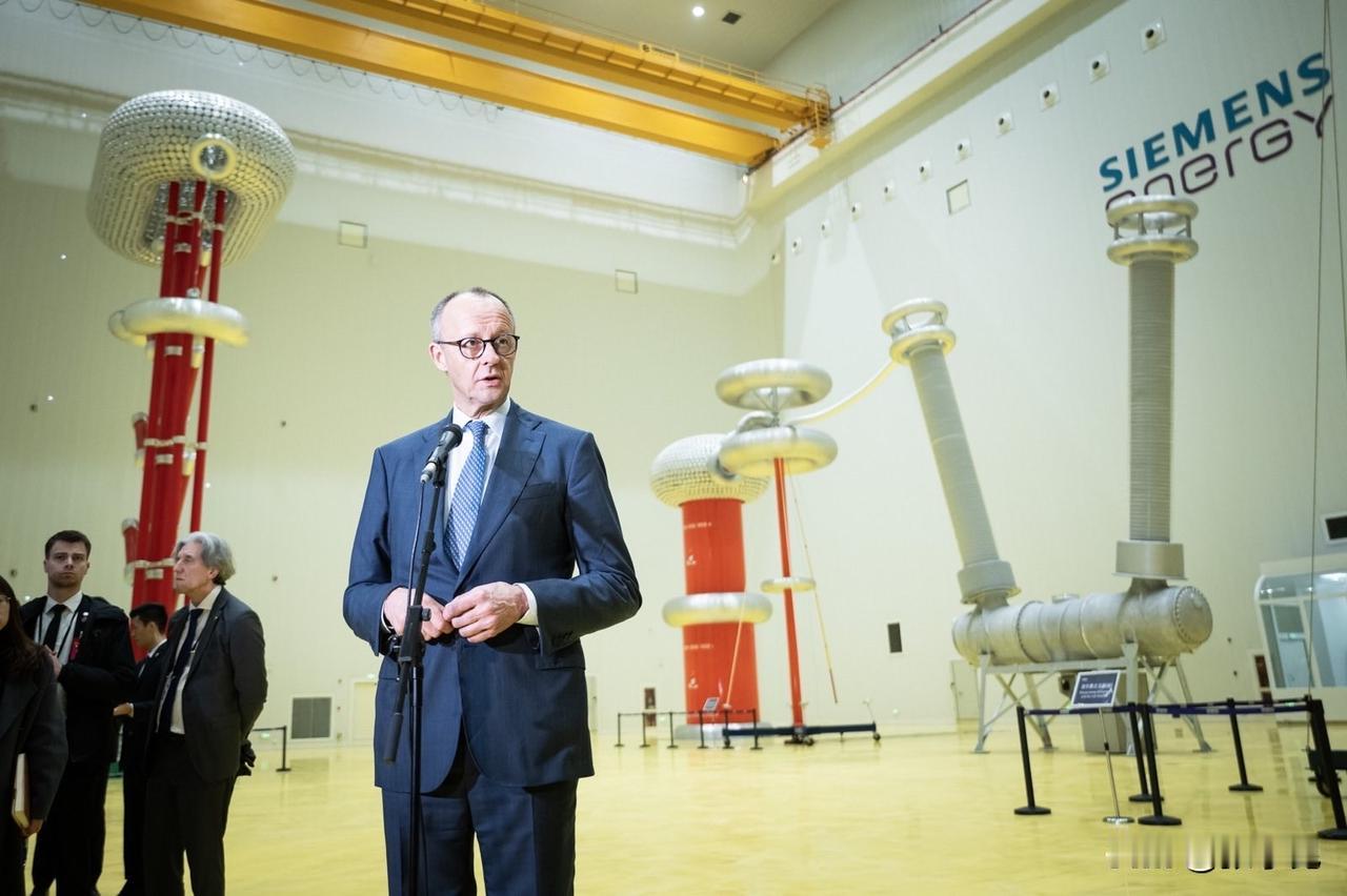 德国总理默茨今天发文说：“中德两国联系紧密。这既带来机遇，也伴随着风险。我们致力