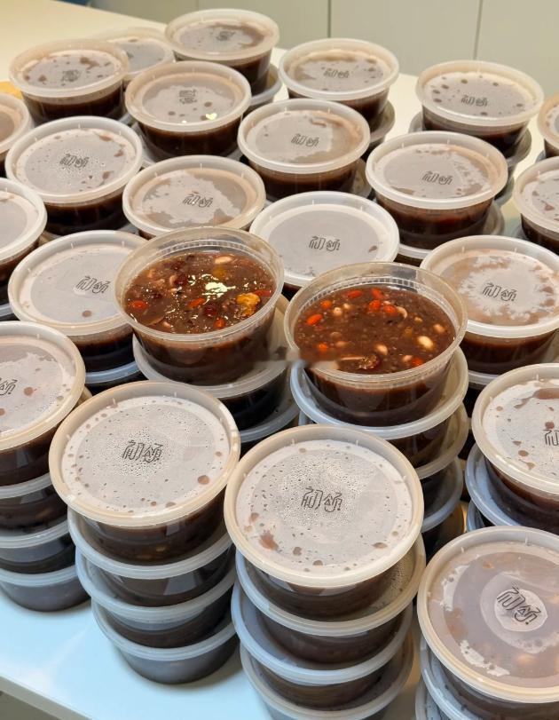 ✨✨腊八至✨✨过了腊八就是年腊八节是个承上启下的节日，承载着对过去一年的感恩，对