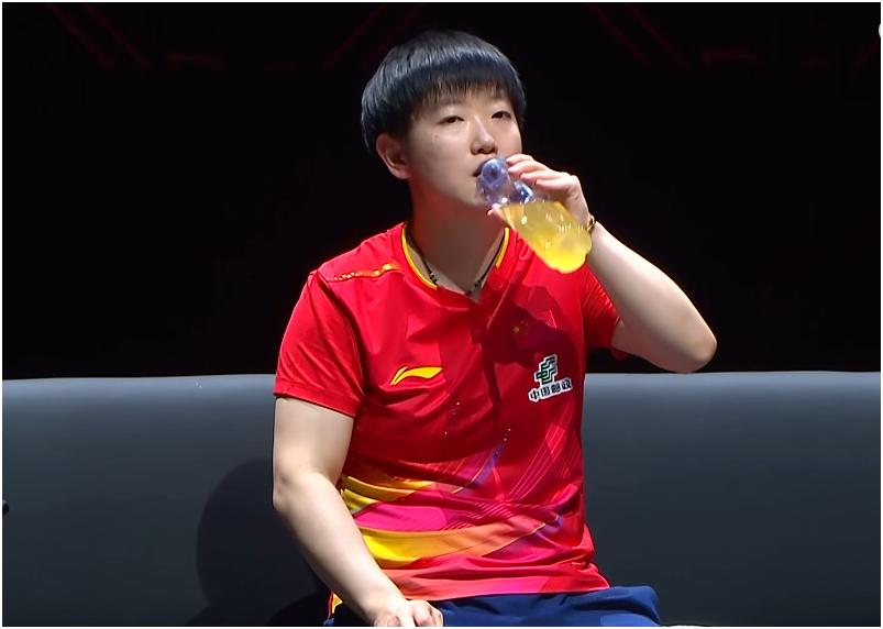 孙颖莎2比3蒯曼后伤退，蒯曼晋级香港总决赛女单决赛。那么随后的混双决赛，不知道莎