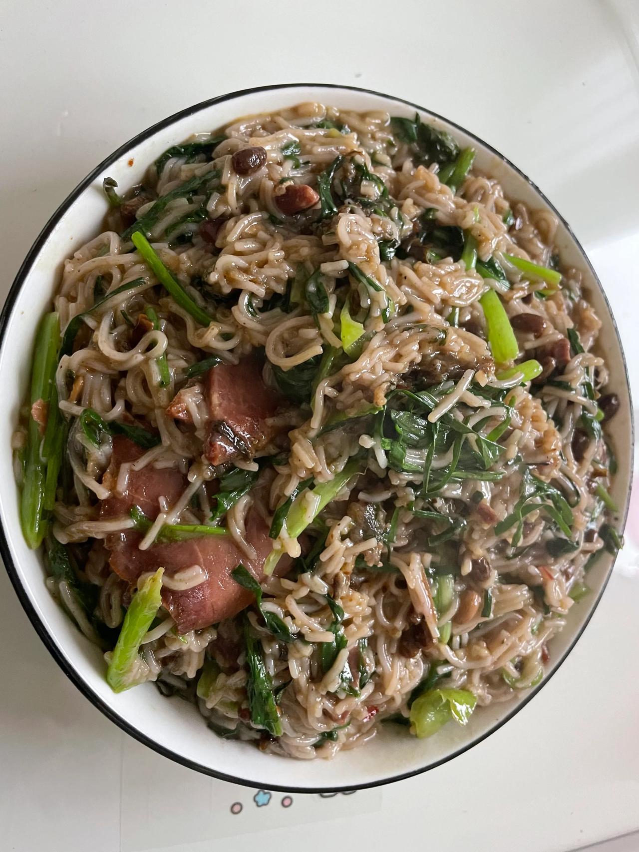 #秋日美食大赏#
午休起床，到沃尔玛转一圈买了个柚子。[耶]本想在外吃晚饭，又想