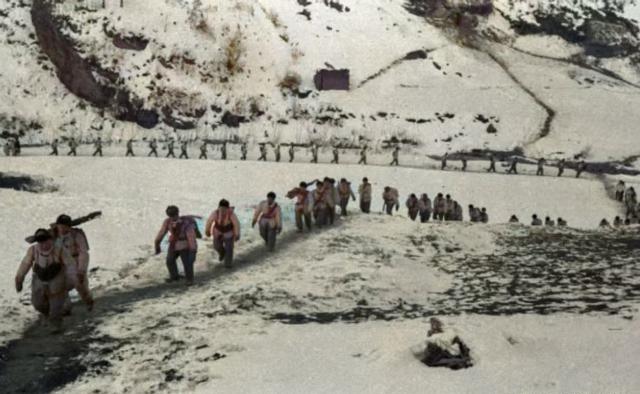 入朝作战前，李宏垠拍了一张照片。那一年，他22岁，是志愿军第39军117师作战科