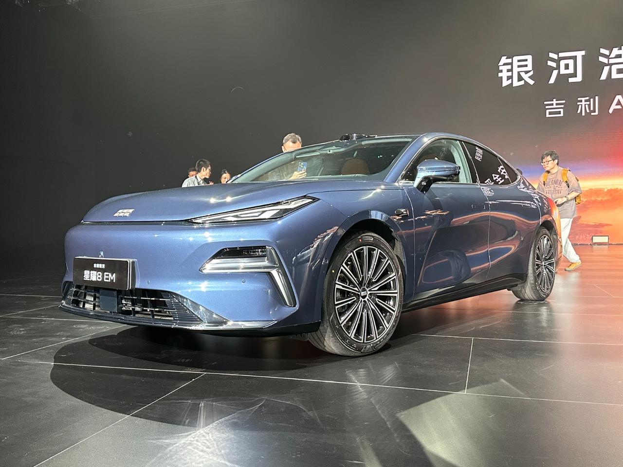 搭载1.5T插混动力，吉利银河星耀8将于5月正式上市。近日，网上传出消息称，吉利