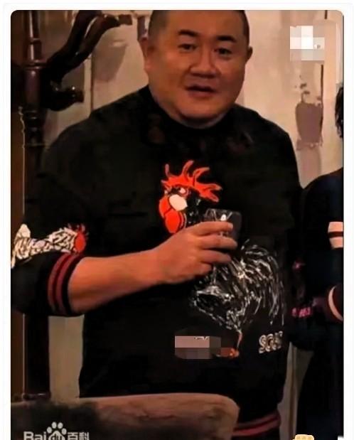 一张纸，十七个同意，一个不同意。


那张减刑审批表上，

何绍平写的“不同意”