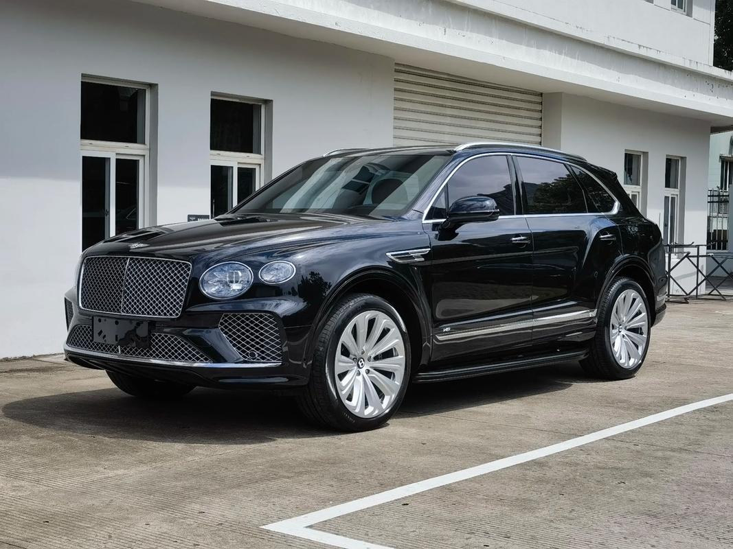 顶级豪华越野 SUV，二手宾利添越属年款避坑
宾利添越作为超豪华品牌旗舰 SUV