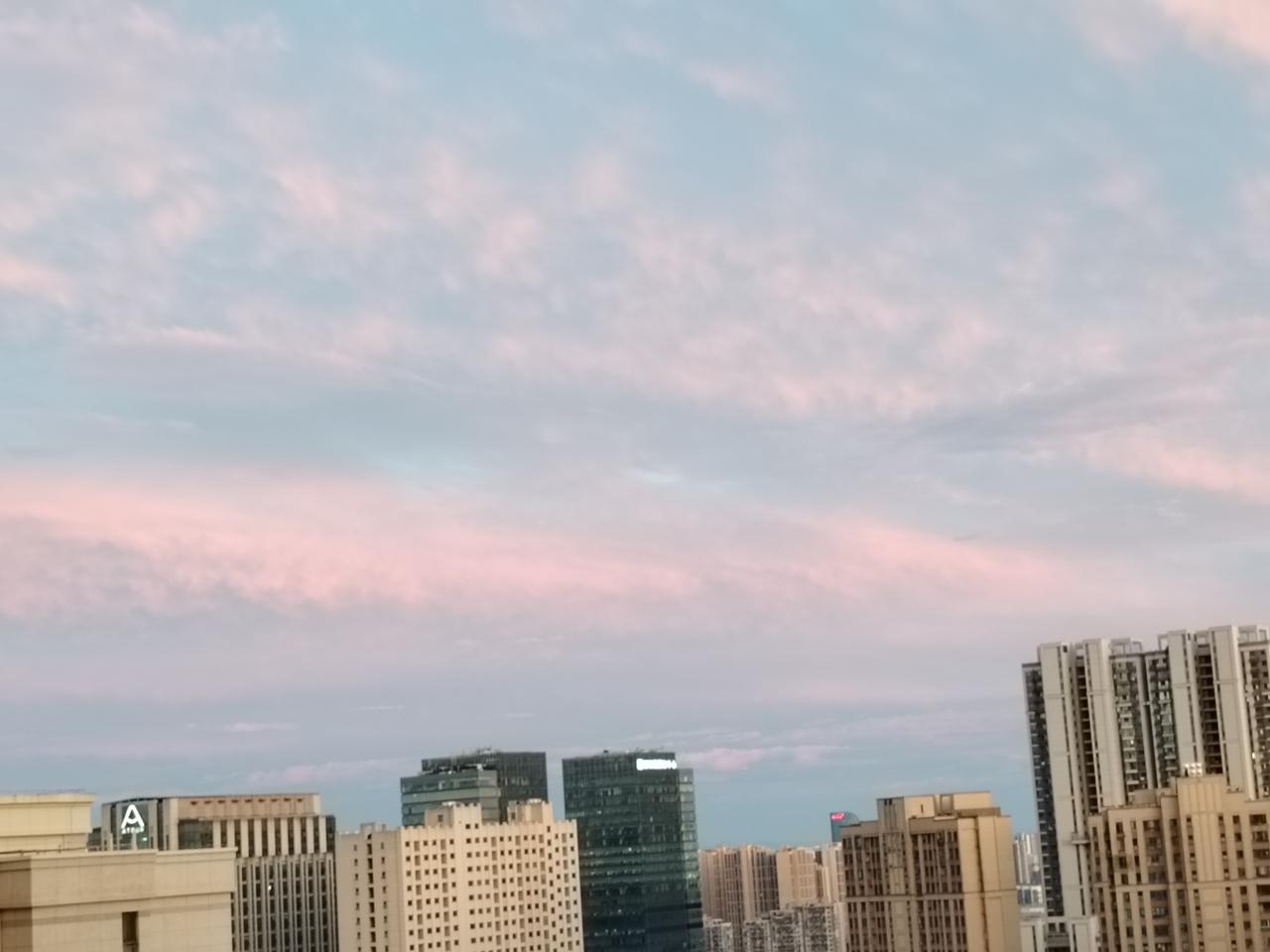晚霞之美
2026年7月21日拍摄于武汉光谷