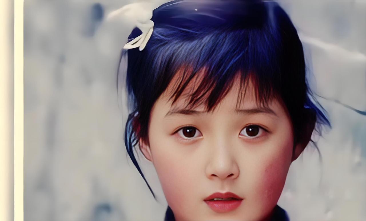 原来蒋欣是童星出道的，8岁出道有份出演《坠子皇后》，如今42岁的她，戏龄已经有3