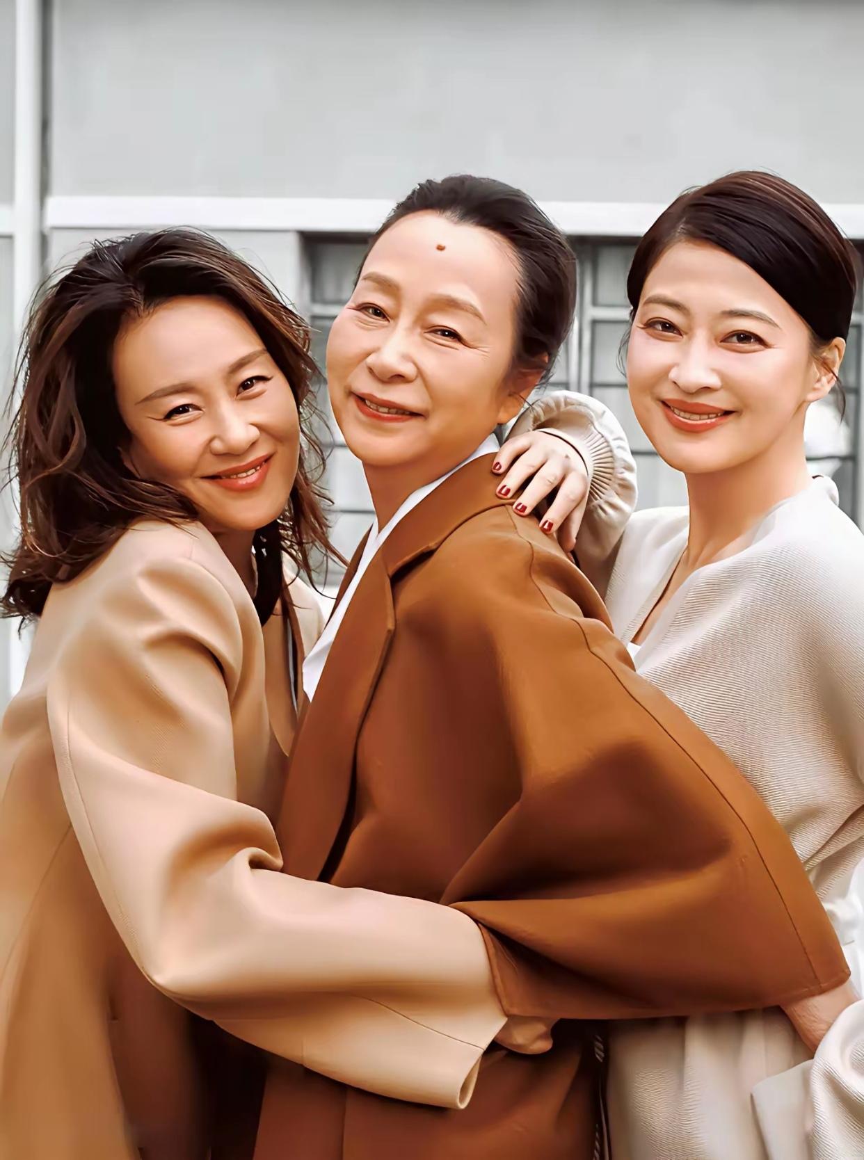 奚美娟、邬君梅、梅婷的演技你不佩服都不行，本是姐妹的年龄差，她们能演成奶孙三代。