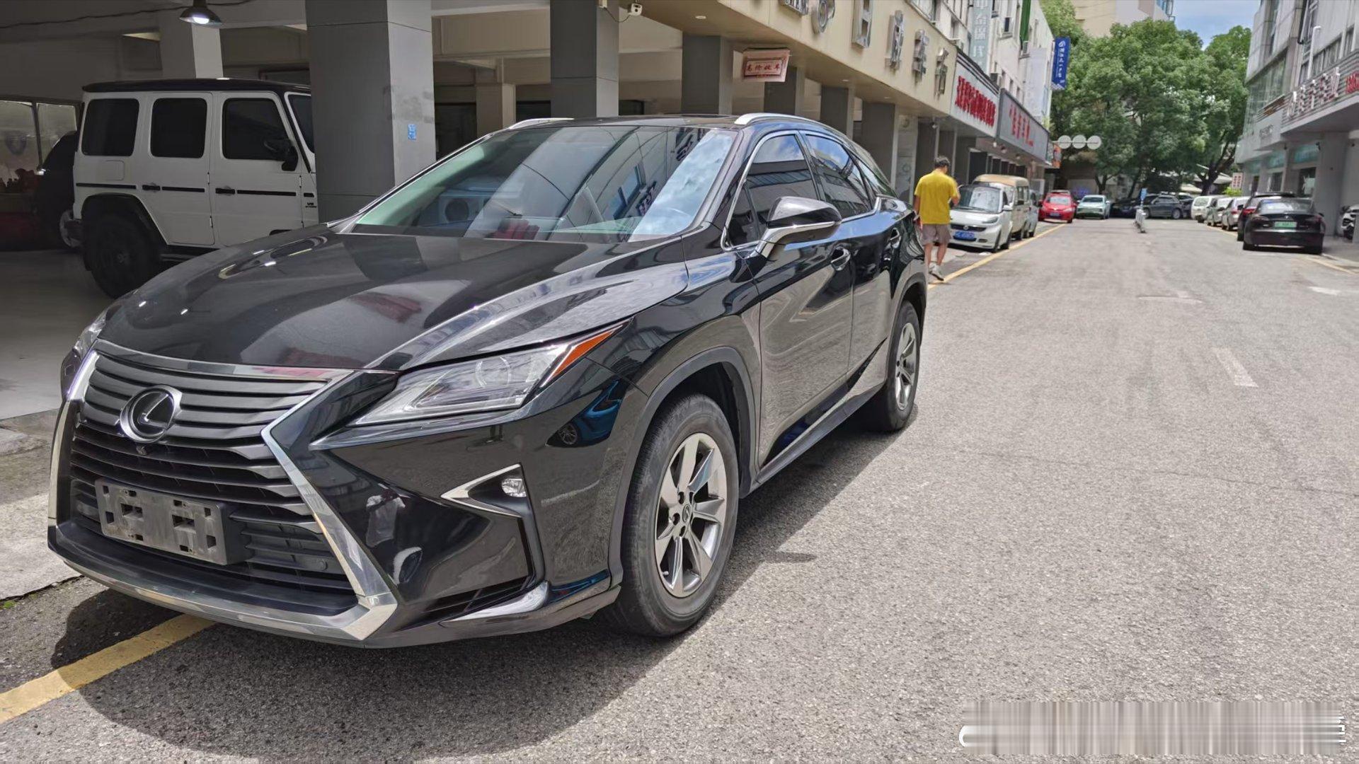 雷克萨斯RX300​2019年6月上牌 公里4.6万首付6万开走 喜欢来看车  