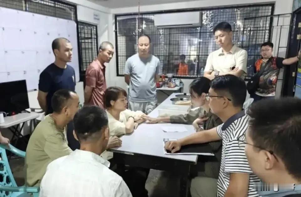 心跳140，血糖240。一个糖尿病人在菲律宾拘留所里砸门求医生，没人应。12小时