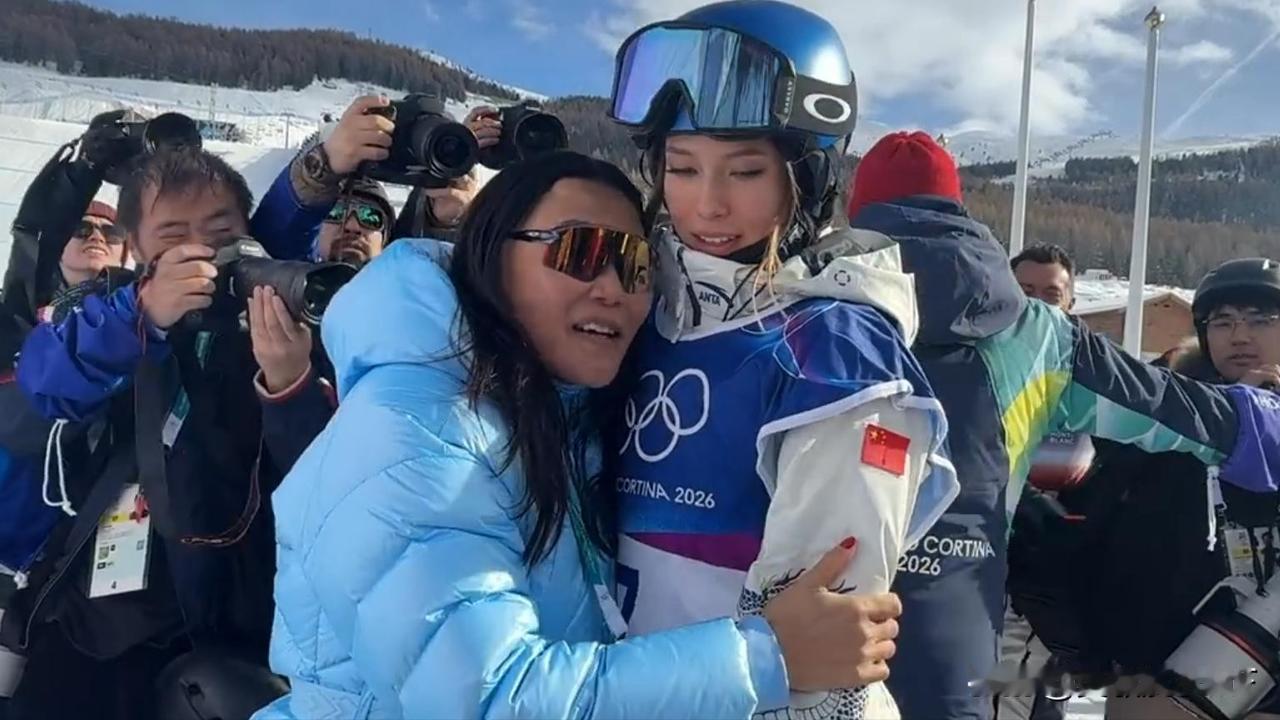 谷爱凌曾自豪地说：“如果吉尼斯世界纪录有‘最好的妈妈’这个奖项，我妈妈肯定会赢。