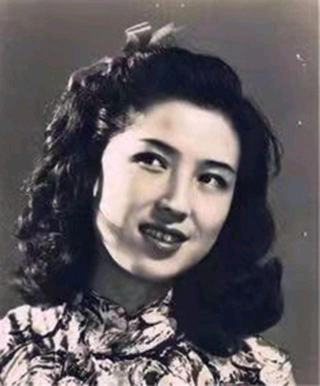 一天晚上，沈月英和表哥云雨过后。沈月英含着泪对表哥说：“今夜过后，你就离开上海吧