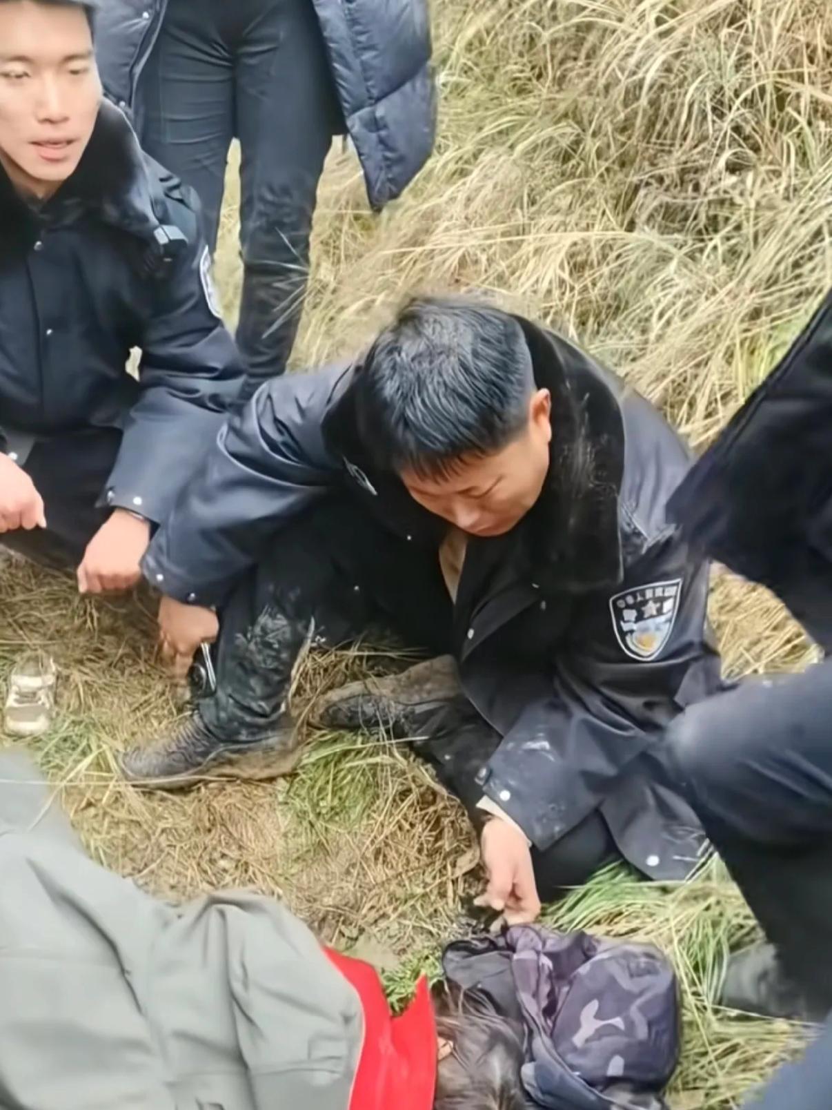 别再刷了！

这才是该火的新闻：零下寒夜，一群人拼了命找一个4岁娃。

东北近零