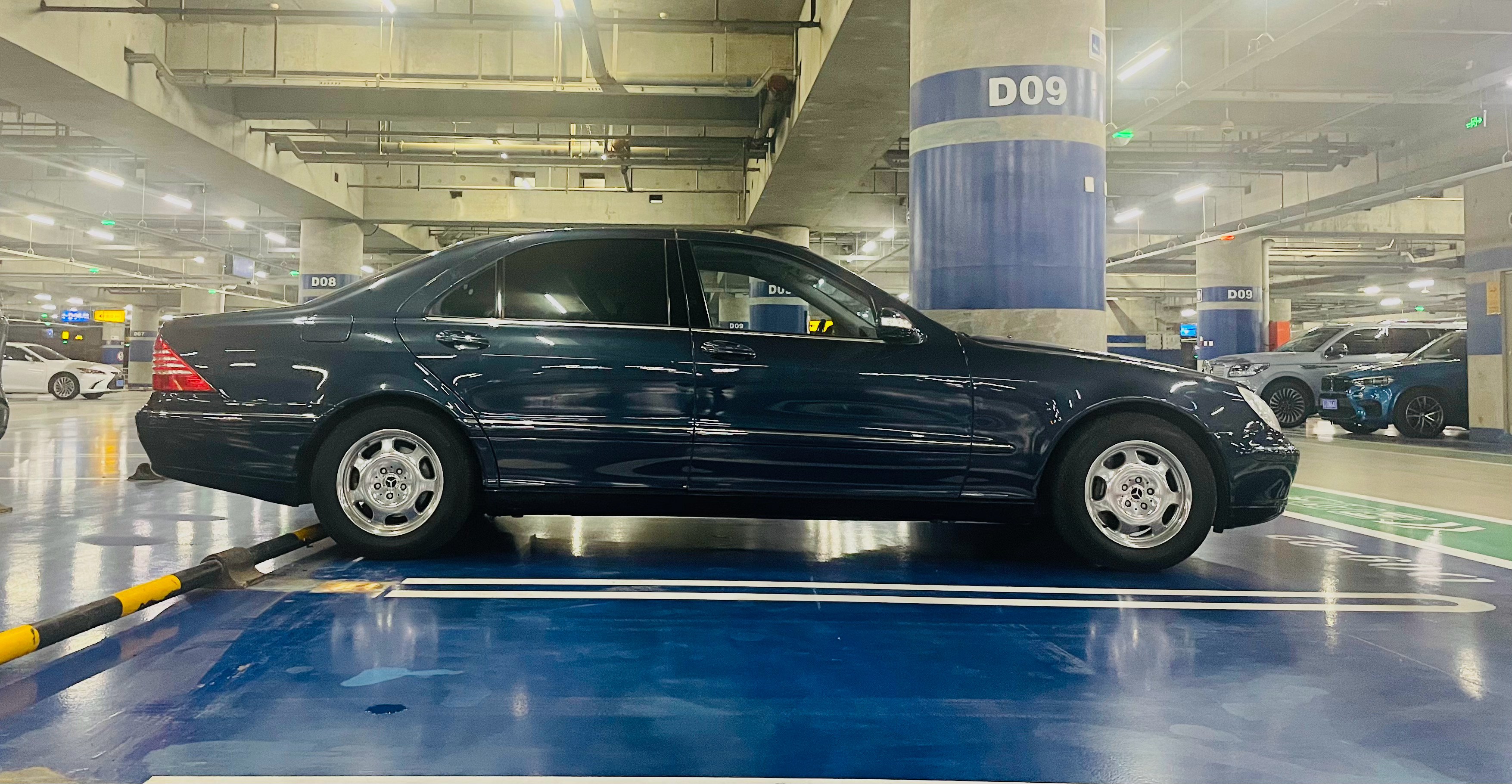 很帅有没有？奔驰S 500 W220落地回家！ ​​​
