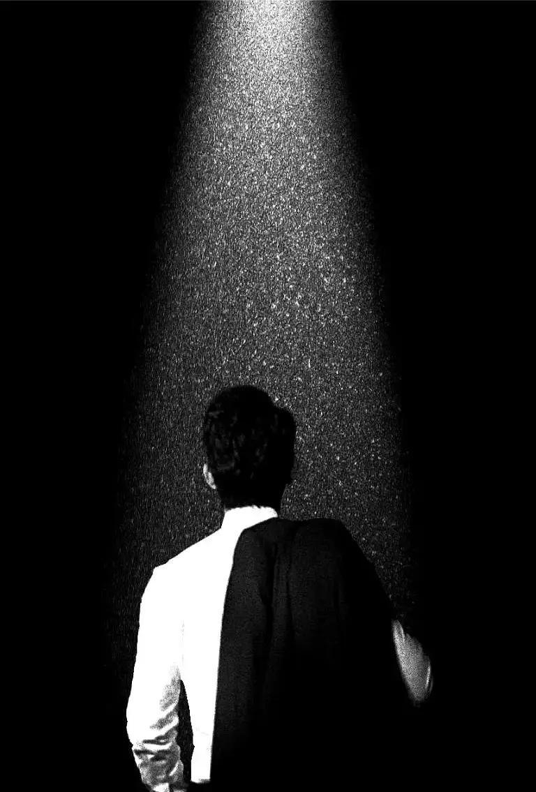 刷到一条“刘震云说男人碰身边女人会递缰绳套脖子”，我差点信了。

点进去一看，压