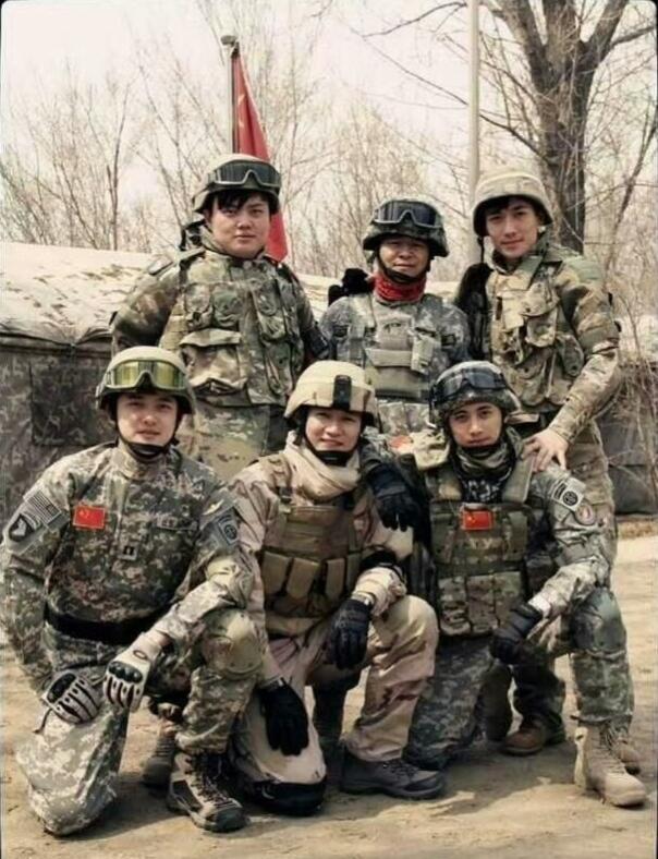 是大学时期的迷彩龙呀 