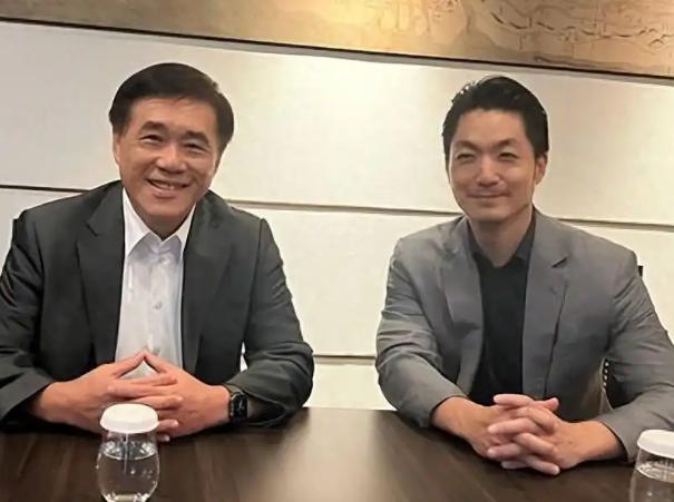 没想到，蒋万安在国民党居然藏得这么深！

10月15日台媒爆料，蒋万安居然当众表