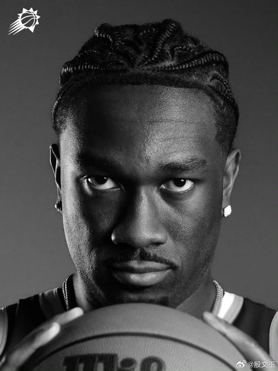 马克-威廉姆斯已经连续缺席了10场比赛，但他依然是太阳队核心五人组（布克-格林-