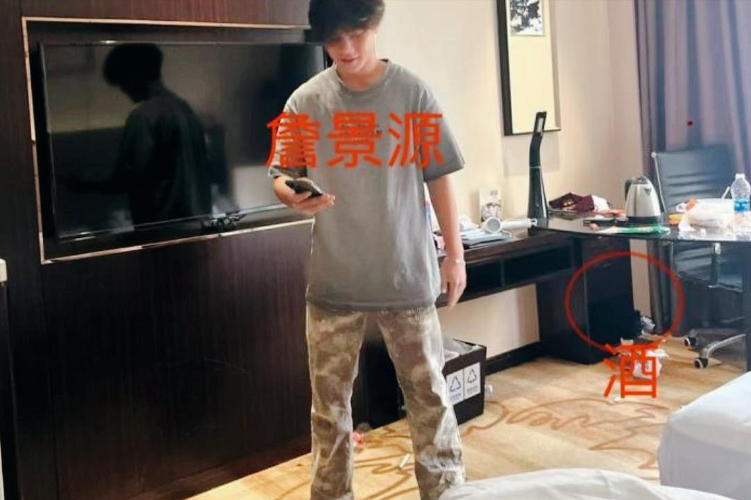 太让人失望了！网传U15国少主力詹景源被曝与未成年人5P，并出轨32岁空姐。
