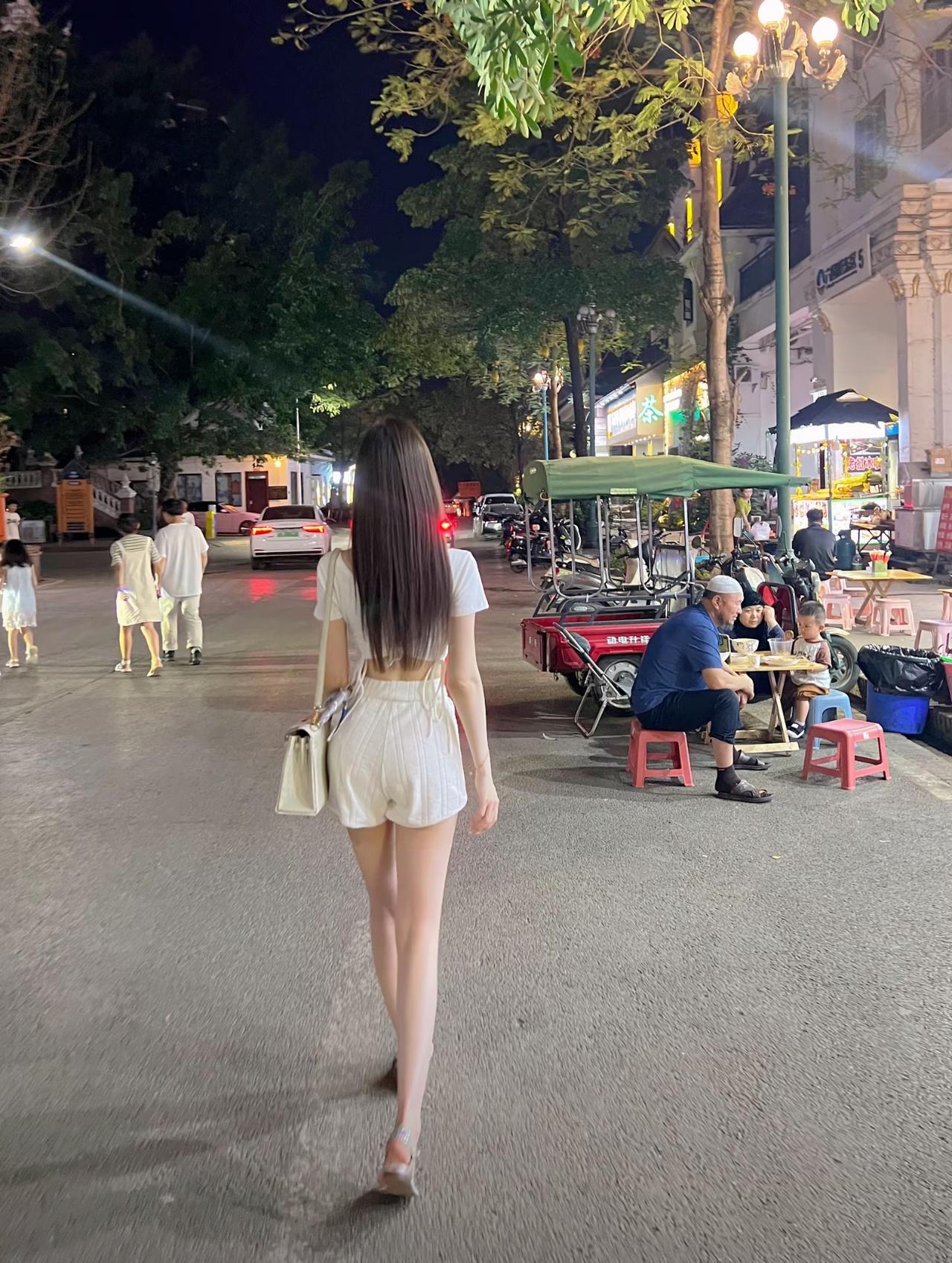 这么年轻的女房东，说要带我去看房子，我有点害怕。