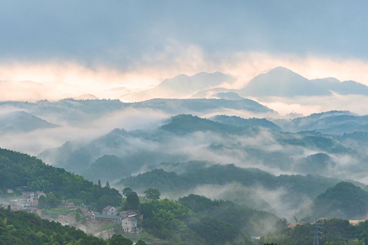 如今，全国各地旅游行业存在一种不良风气，那就是将游客视作摇钱树。正常情况下，平时