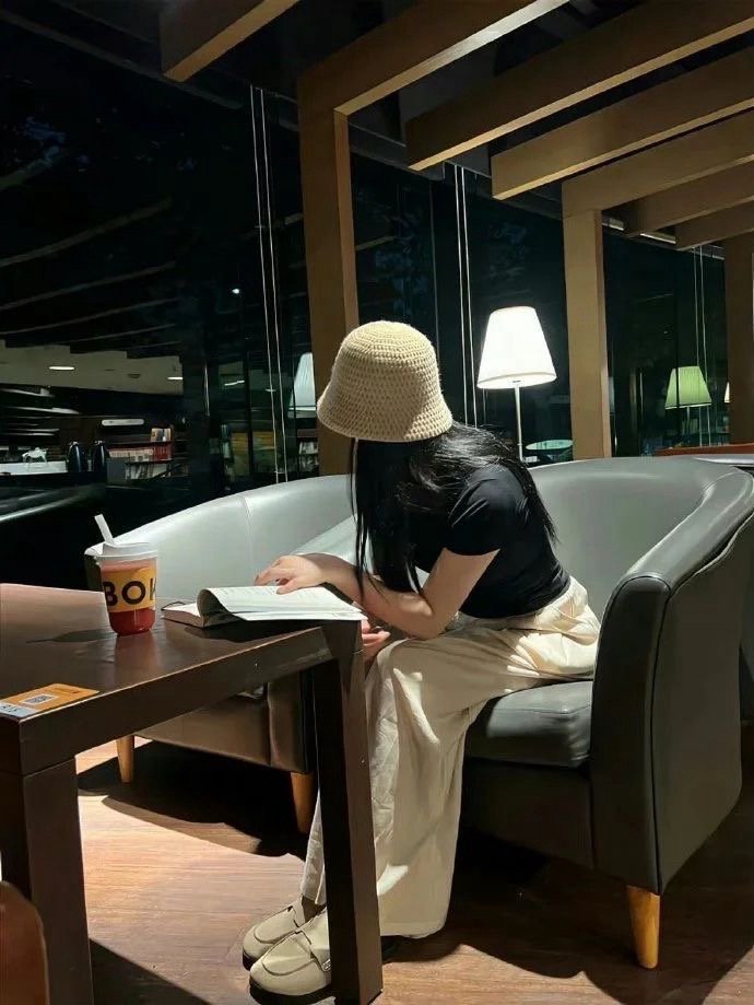𝑻𝒐𝒅𝒂𝒚只要专注自己，会不断有新的男人来爱你。 ​​​