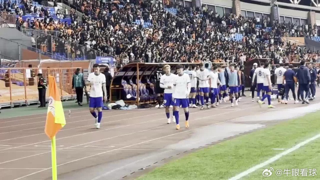 【谢场视频】泰山队客场0-4云南，赛后球员教练感谢远征球迷，全队好好总结网页链接