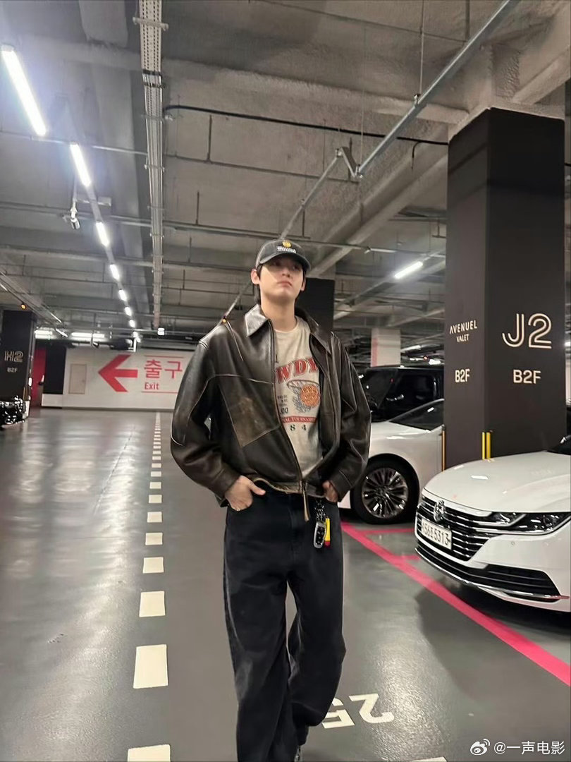 好久没见到这么周正的韩国男演员了难得一见的淡颜系帅哥金允植，五官干净温润，自带清