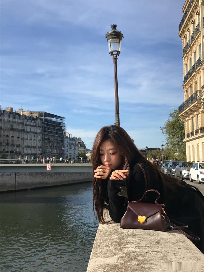 孙千确认出演璀璨之上喜欢孙千自带故事感的荧幕气质，这次出演璀璨之上，诠释身处舆论