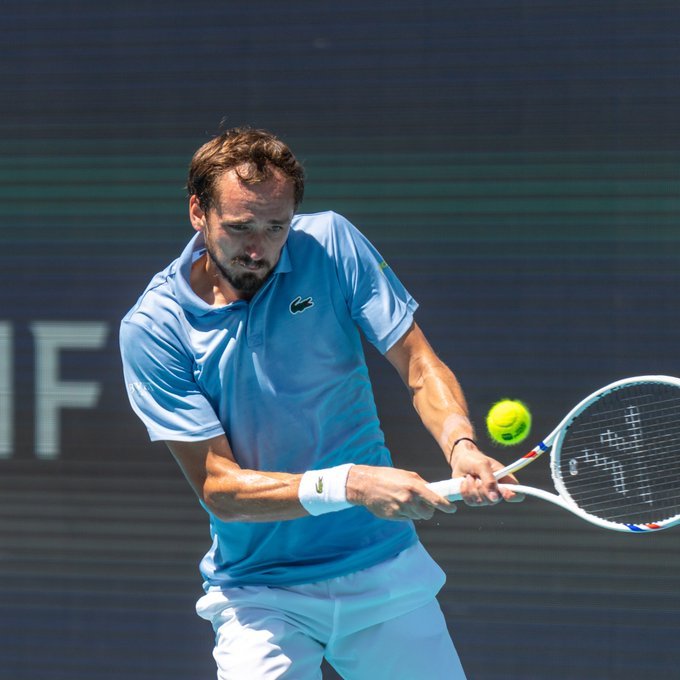 梅德韦杰夫迈阿密吞蛋出局梅德韦杰夫1比2塞伦德罗 迈阿密大师赛，塞伦德罗6-0/