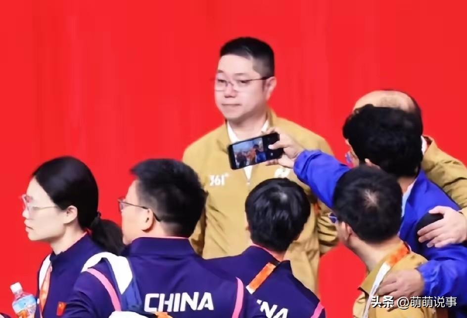 以后任何冠军，都难有孙颖莎这种人缘。

新加坡那个裁判，24年成都混团就偏着她。