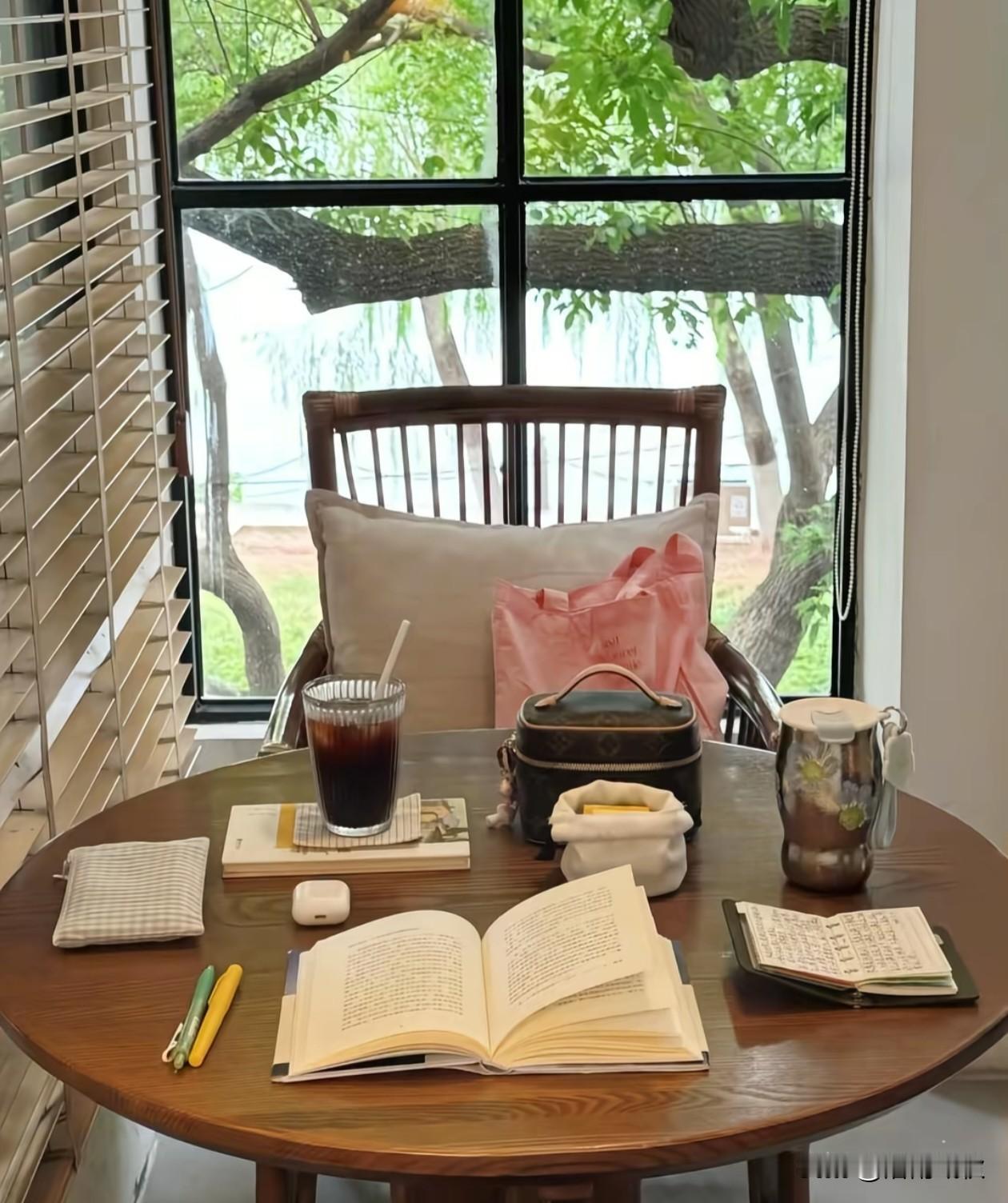 分享健康小知识👇👇

1、早晨6点至9点。这是新陈代谢最旺盛的时候，脂肪不易