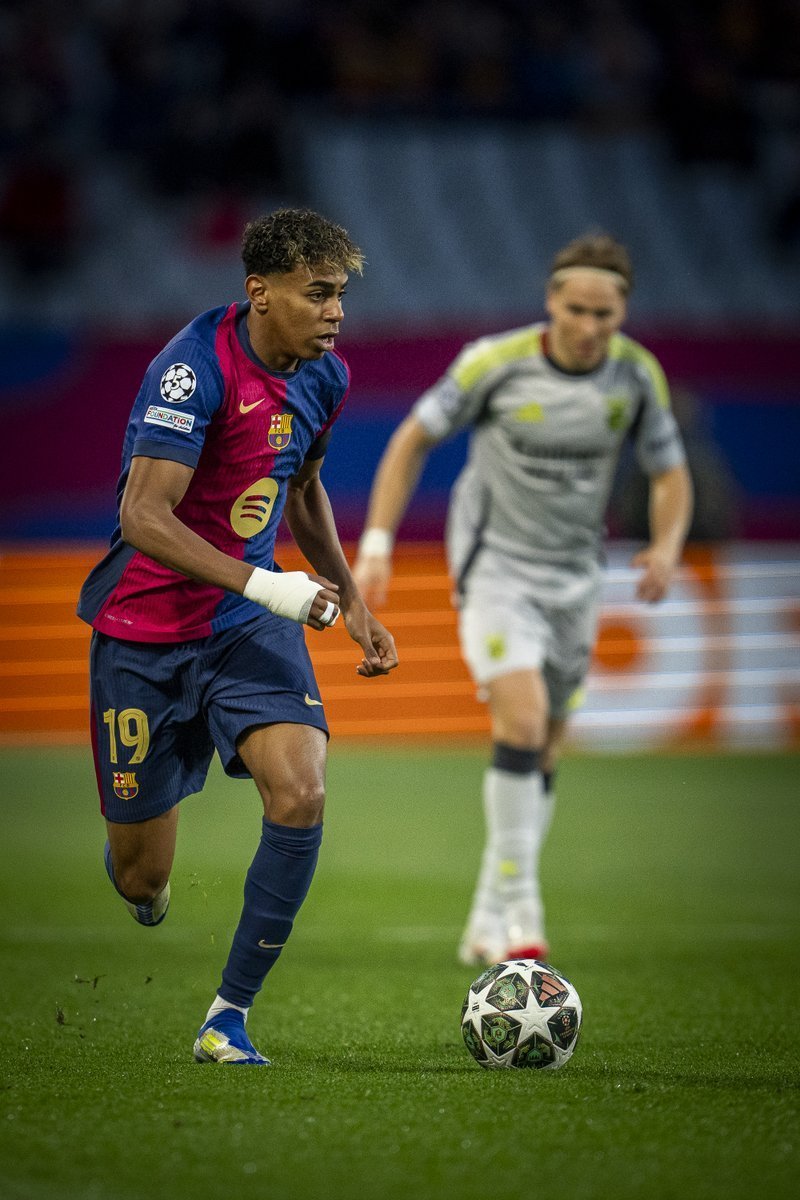 亚马尔以 17 岁 241 天的年龄成为欧冠联赛单场比赛中进球并助攻的最年轻球员