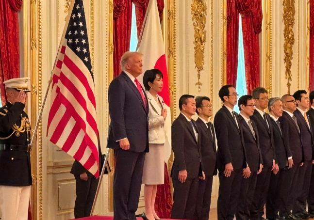 重磅！特朗普向日本做出重要承诺！10月28日，特朗普在日本东京会见了日本首相高市