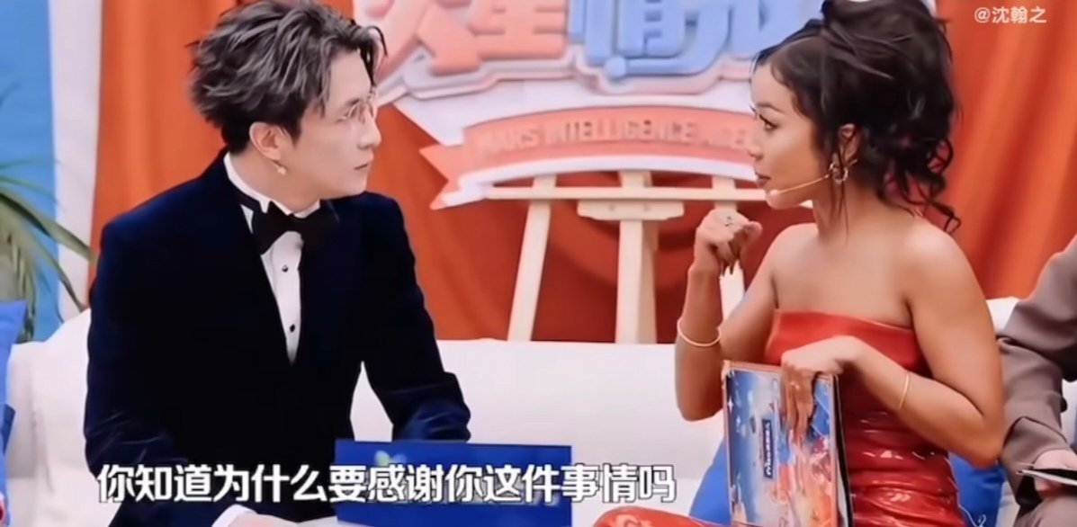 吉克隽逸当面感谢薛之谦 《火星情报局》中，吉克隽逸开启回忆杀，说起薛之谦曾推荐自