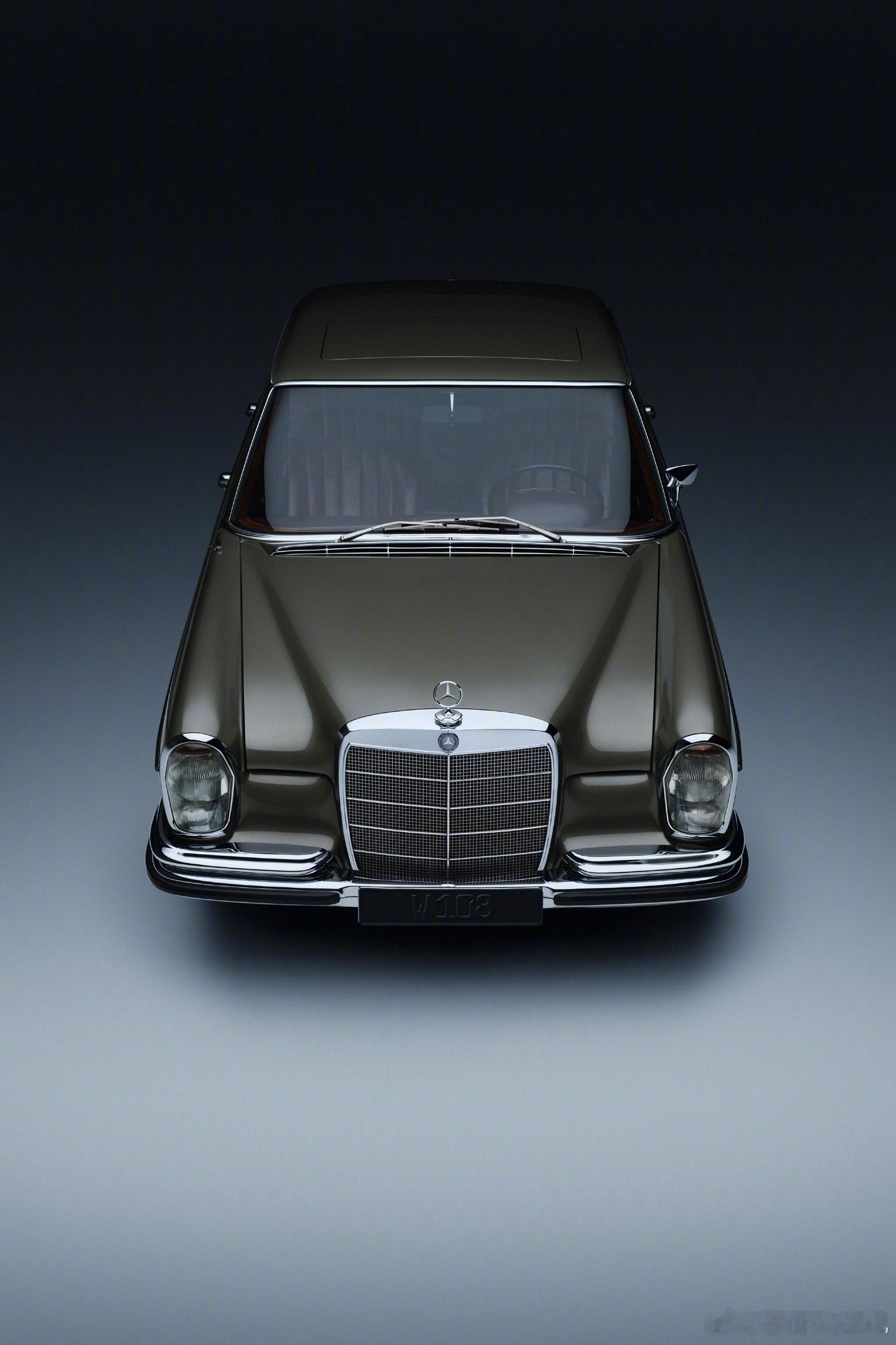 跨越140年的热爱奔驰140年大v聊车 140年前卡尔·本茨造出第一台汽车，不仅