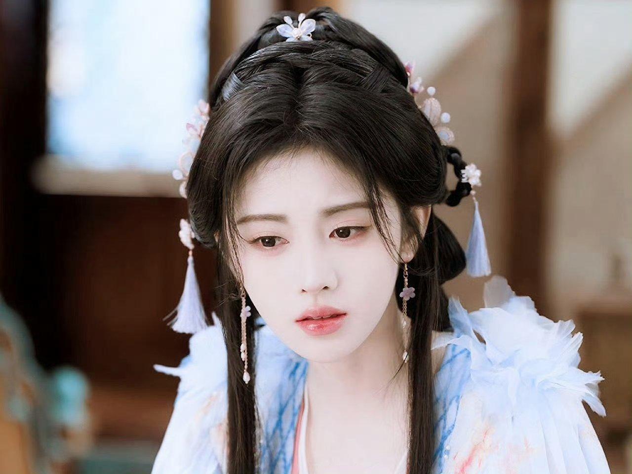 鞠婧祎千香jjy鞠婧祎姜黎非“以玫瑰为祭词我向神明祈愿鞠婧祎岁岁平安.”​​​