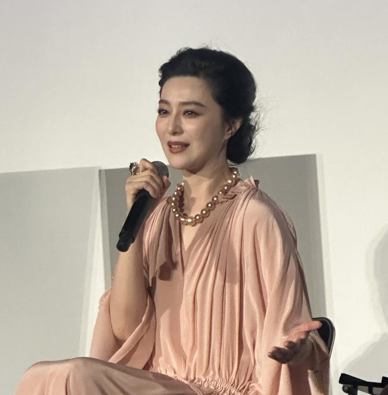 她这几年经历了什么？
肉眼清晰可见的老了