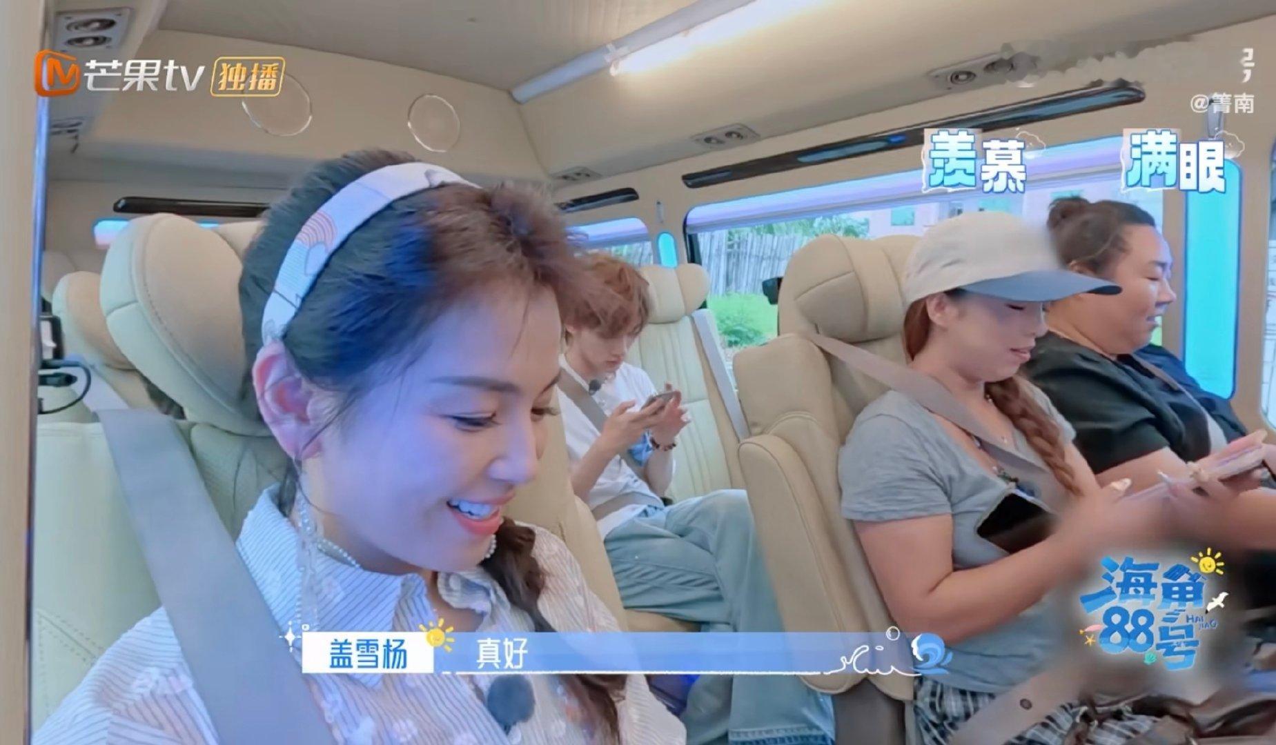 刘涛女儿居然马上要读大学了 天呐！刘涛跟住客唠女儿要读大学，那语气里的宠溺藏都藏