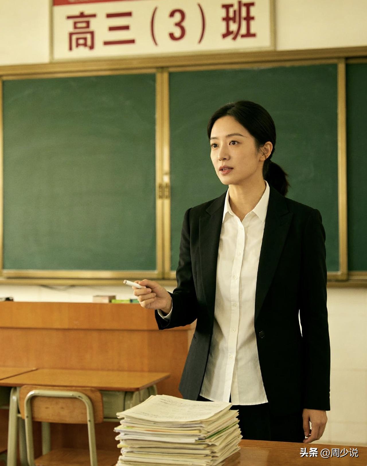 “心酸！”近日，一位高三班主任的叹气，戳中了无数教师的心声。这位高三班主任坦言，