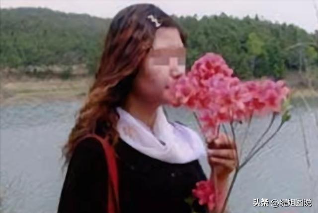 2002年，一个武汉女大学生被老师追问，是否跟黑人留学生发生过关系。女生羞愤不已