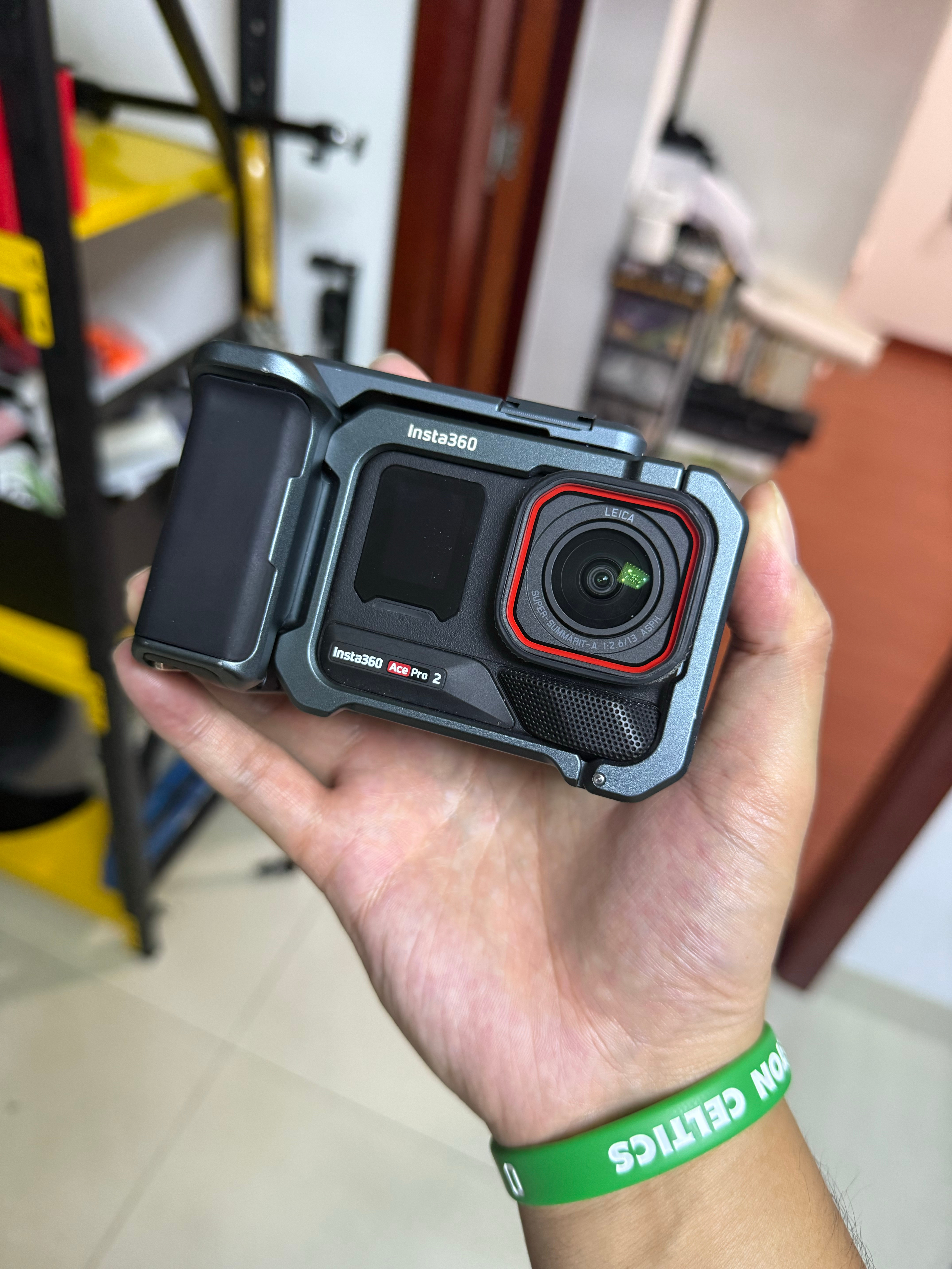 一直在用！有必要的！尤其是拍车时候，车轮的视角，车顶的视角，还是很有必要用到运动